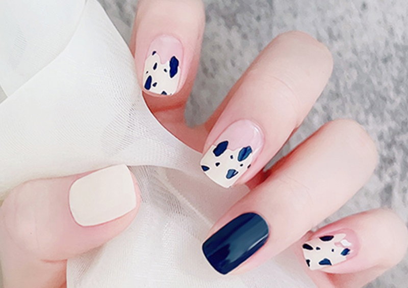 Sticker gel Real Nails per unghie perfette in pochi minuti, senza HEMA.