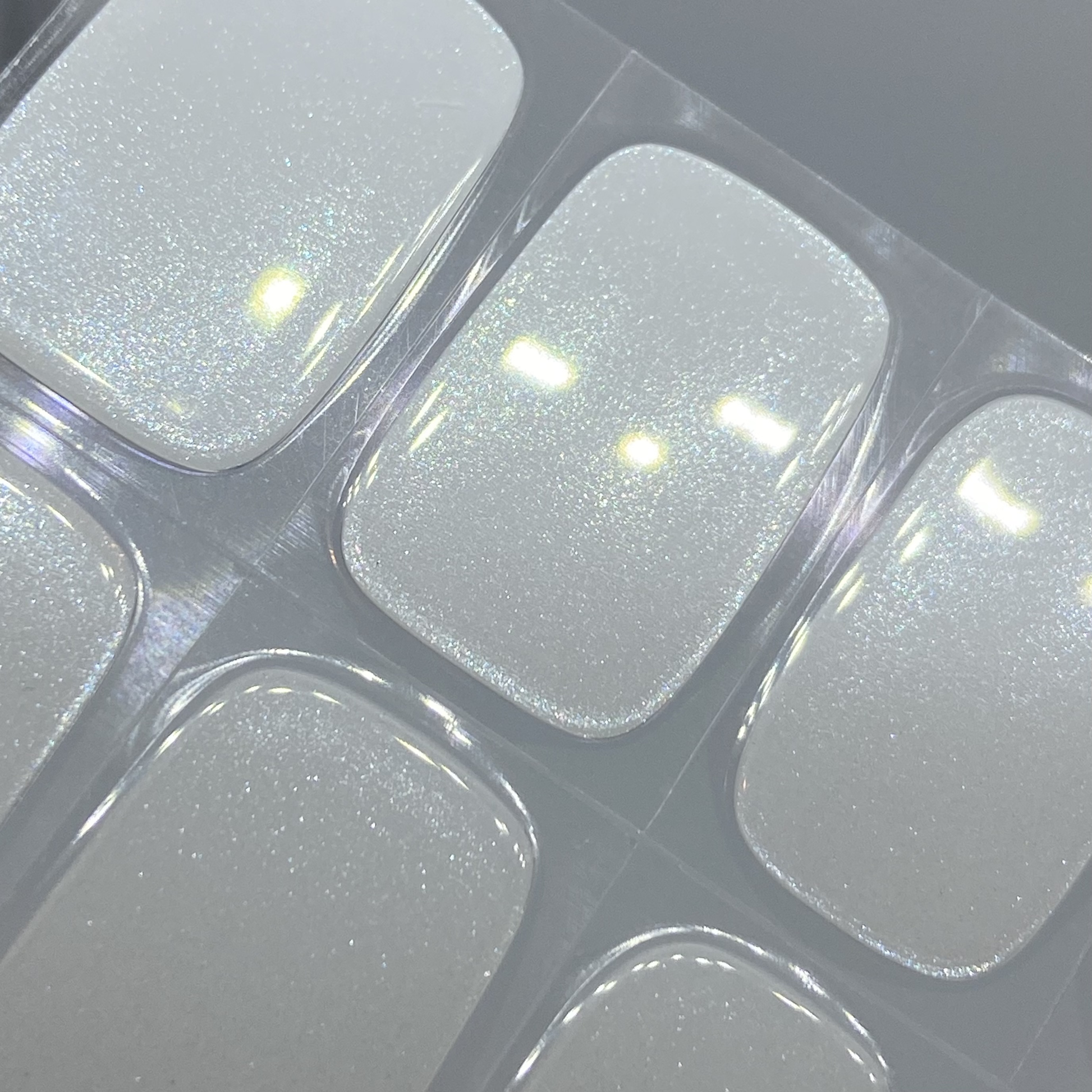 Sticker gel Real Nails per unghie perfette in pochi minuti, senza HEMA.