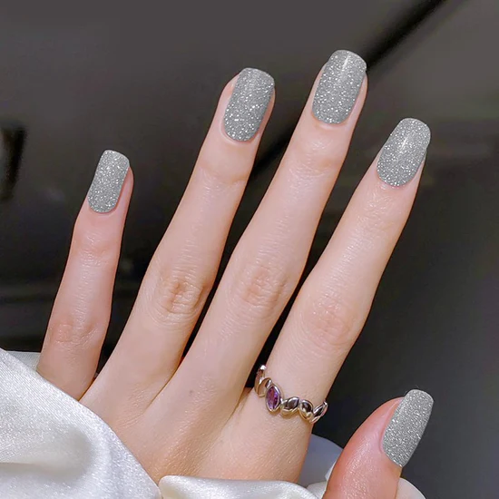 Sticker gel Real Nails per unghie perfette in pochi minuti, senza HEMA.